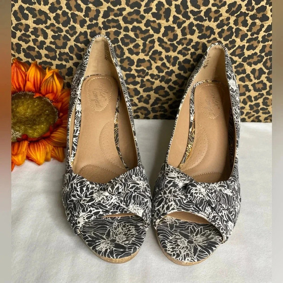 🦋B2G1🦋DEXFLEX COMFORT Black/White Floral Open Toe Wedge | 9 | - Picture 5 of 8